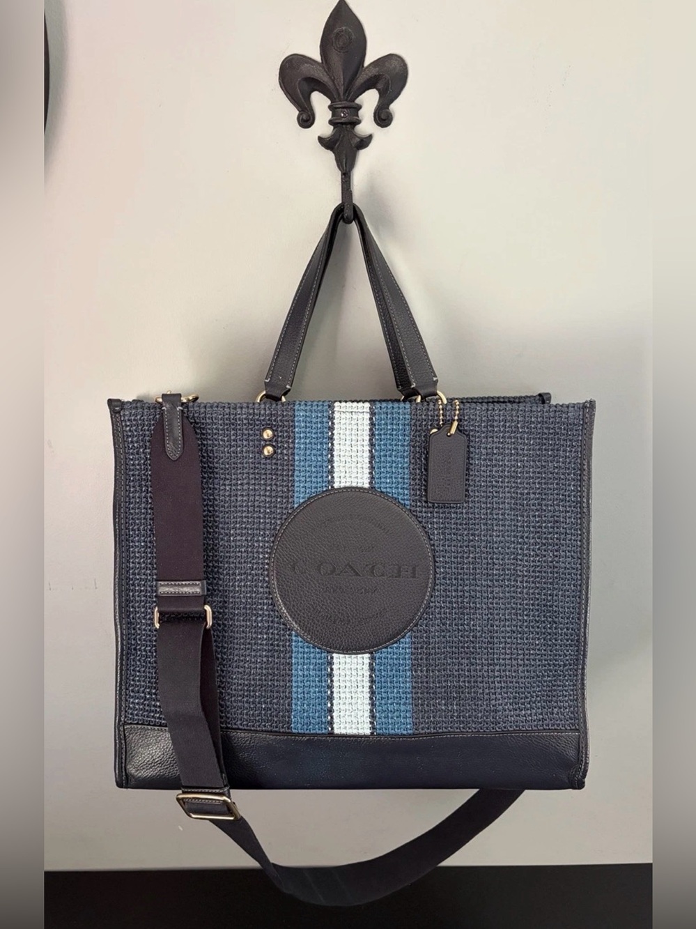 COACH Dempsey 40 Crossbody Tote Work Bag Multi Blue Straw/ Leather/ Logo Patch